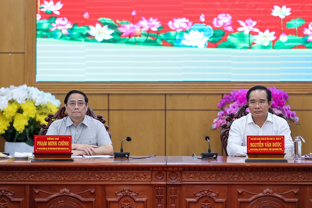 Thủ tướng Phạm Minh Chính làm việc với Ban Thường vụ Tỉnh ủy Long An